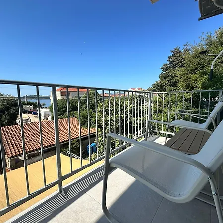 Elegance Mary Orebić