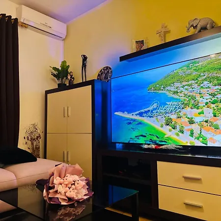 Elegance Mary アパート オレビック