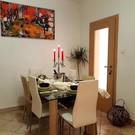 Elegance Mary アパート