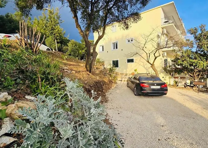 Elegance Mary 아파트