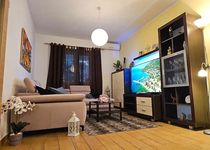 Elegance Mary 아파트