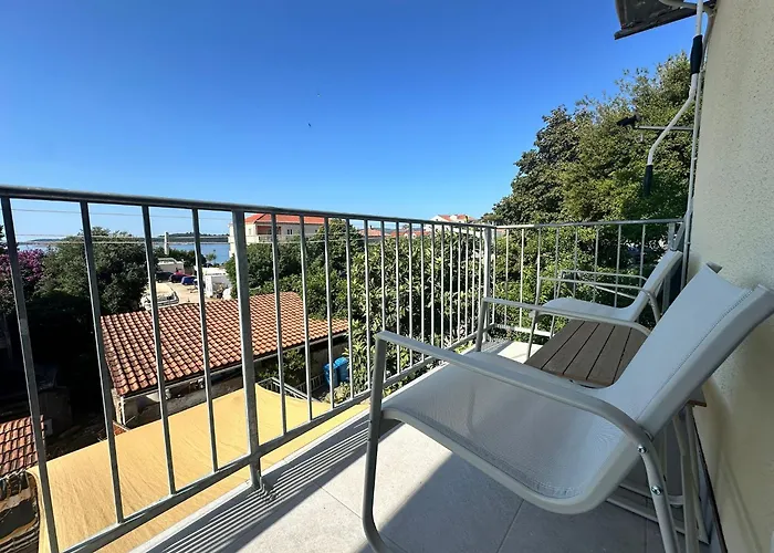 Elegance Mary 오레비츠